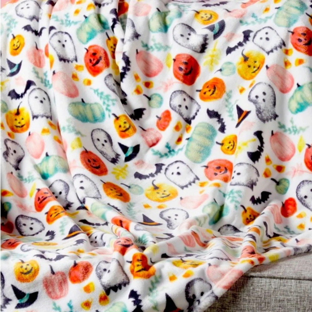 Adorable Sweet Halloween Ditsy plush throw! 60x70 Multicolored. NWT